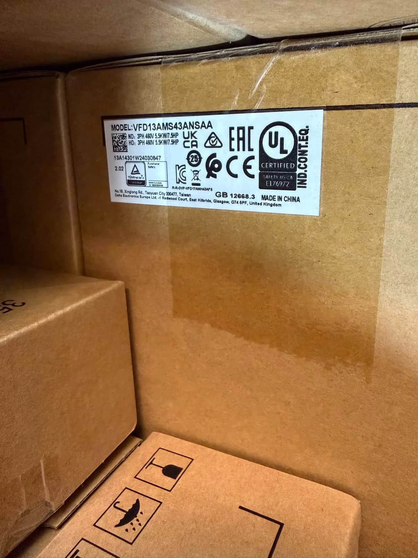 100% helt ny original og ægte Delta 380V 5,5KW VFD13AMS43ANSAA Frekvensomformere Drive Servo Motor