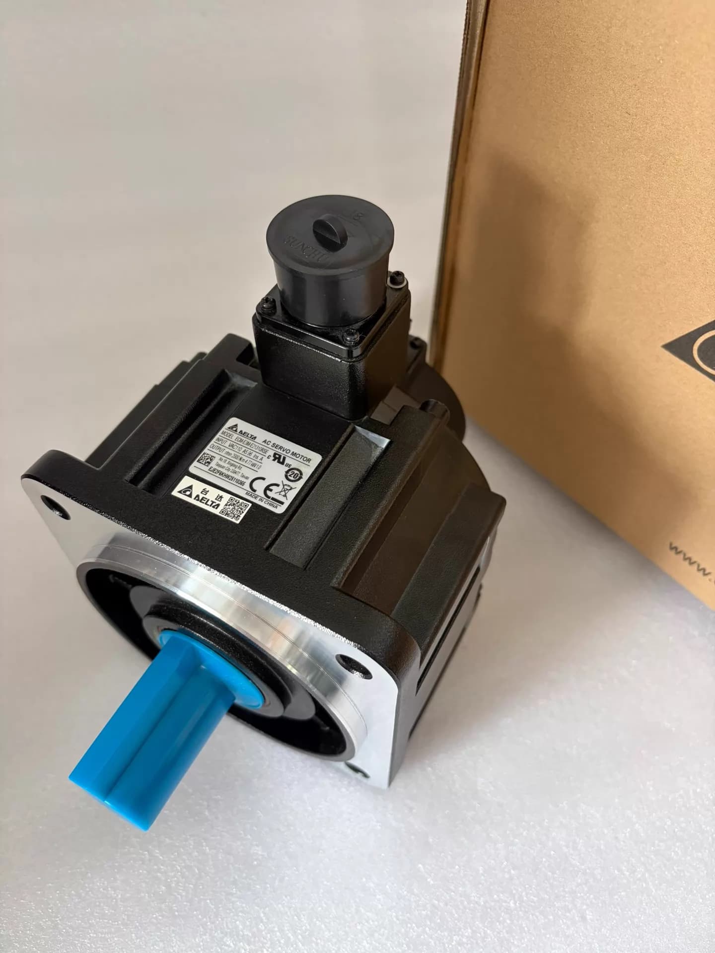 100 % helt ny original og ægte Delta ECM-E3M-E21310RSE Frekvensomformere Drive Servo Motor