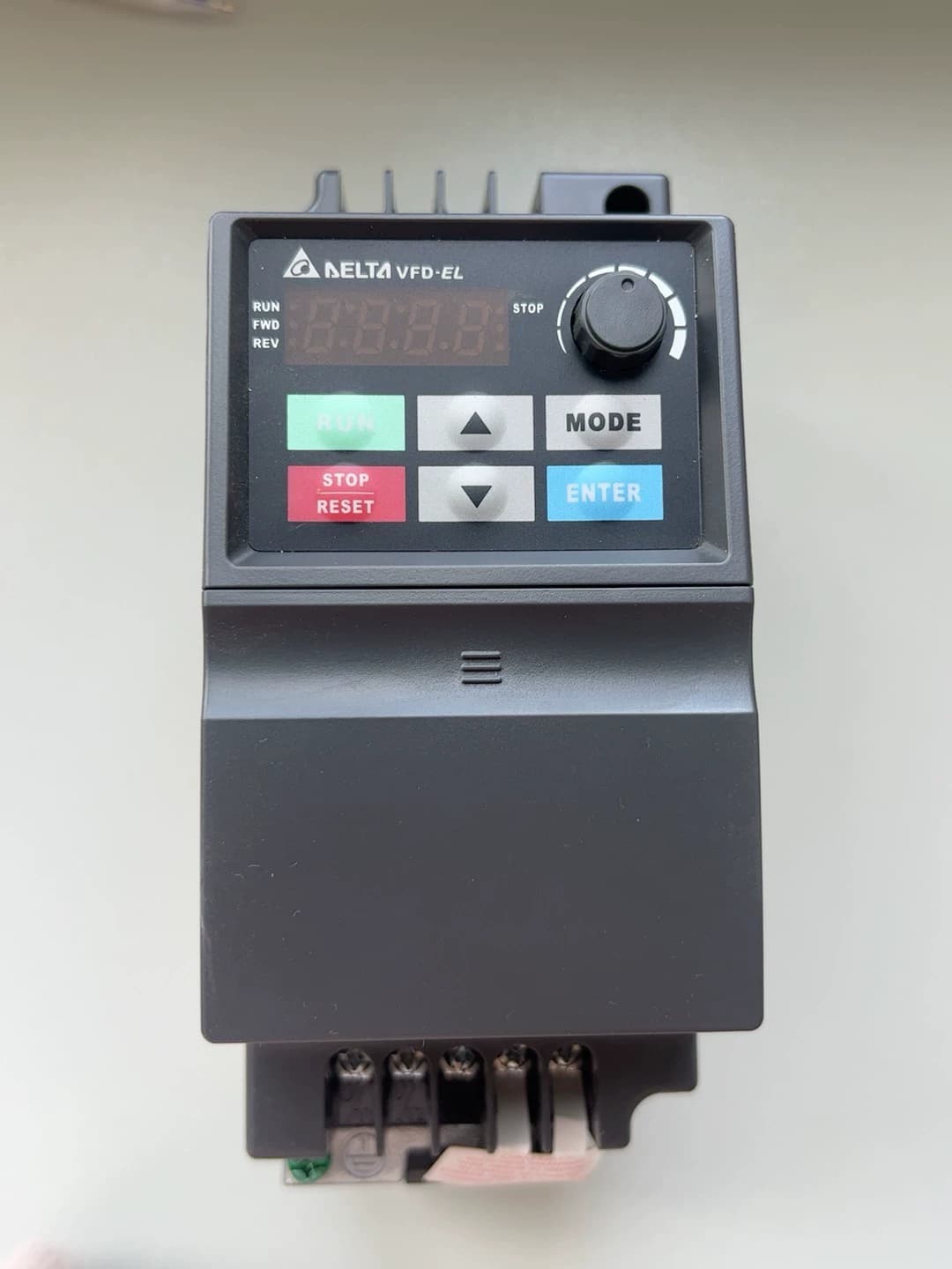 100% helt ny original og ægte Delta VFD007EL21A Frekvensomformere Drive Servo Motor
