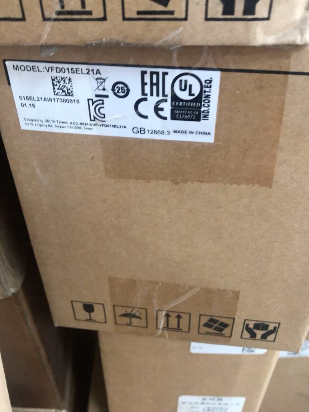 100% helt nye originale og ægte Delta VFD015EL21A frekvensomformere Drive Servo Motor