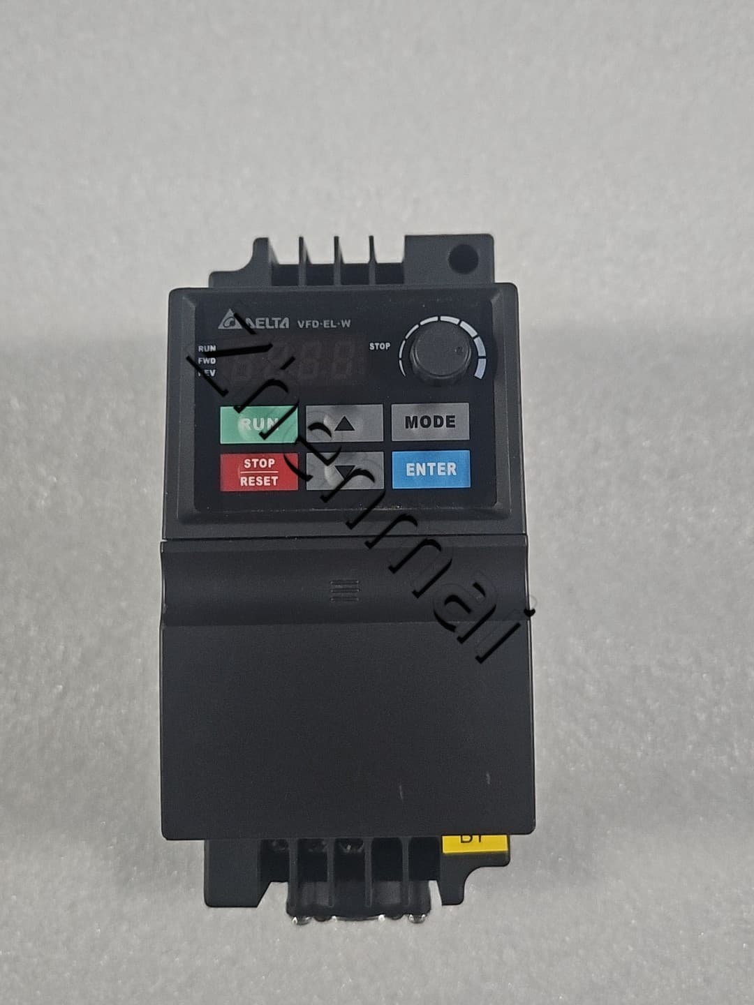 100% helt ny original og ægte Delta VFD015EL43W Frekvensomformere Drive Servo Motor