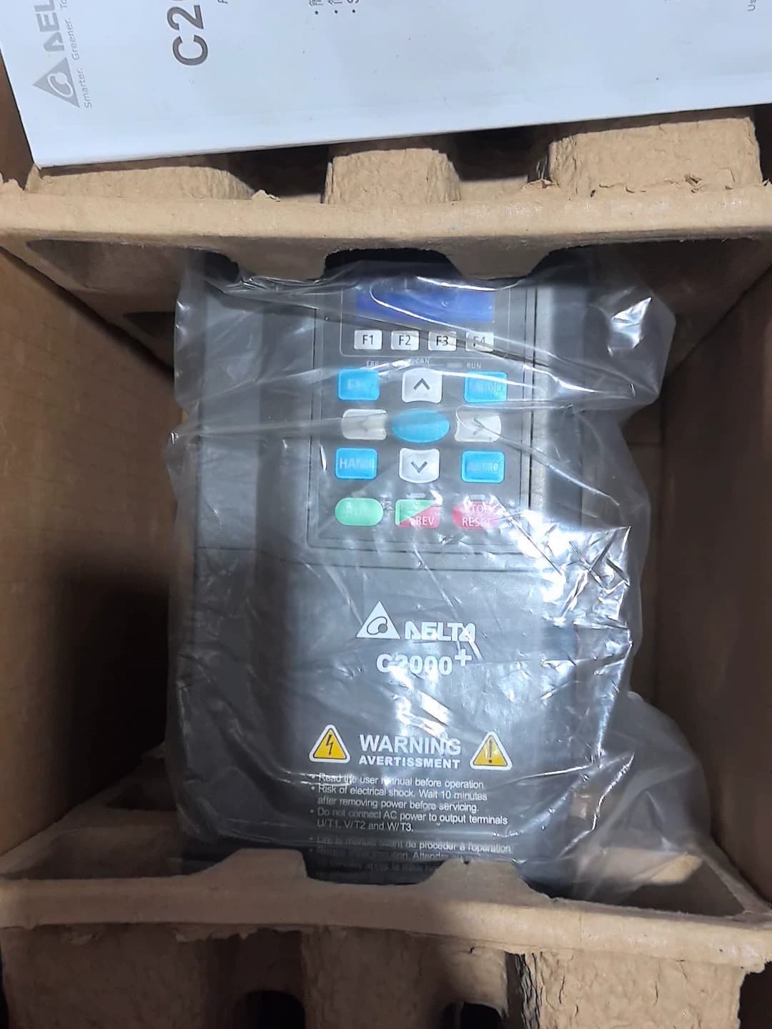 100% helt ny original og ægte Delta VFD022C43A-21 Frekvensomformere Drive Servo Motor