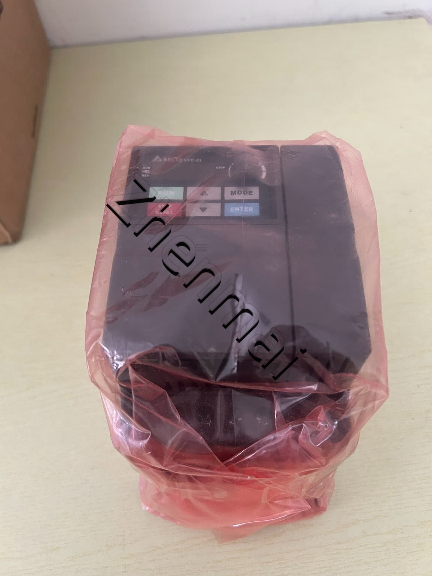 100% helt nye originale og ægte Delta VFD022EL43A frekvensomformere Drive Servo Motor