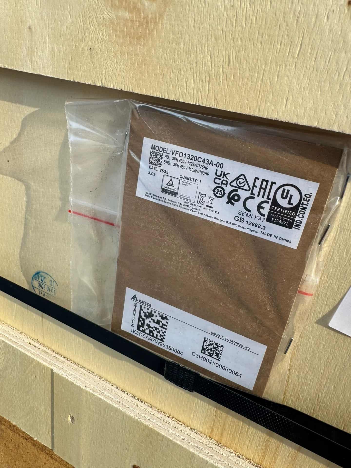 100% helt ny original og ægte Delta VVFD1320C43A-00 Frekvensomformere Drive Servo Motor