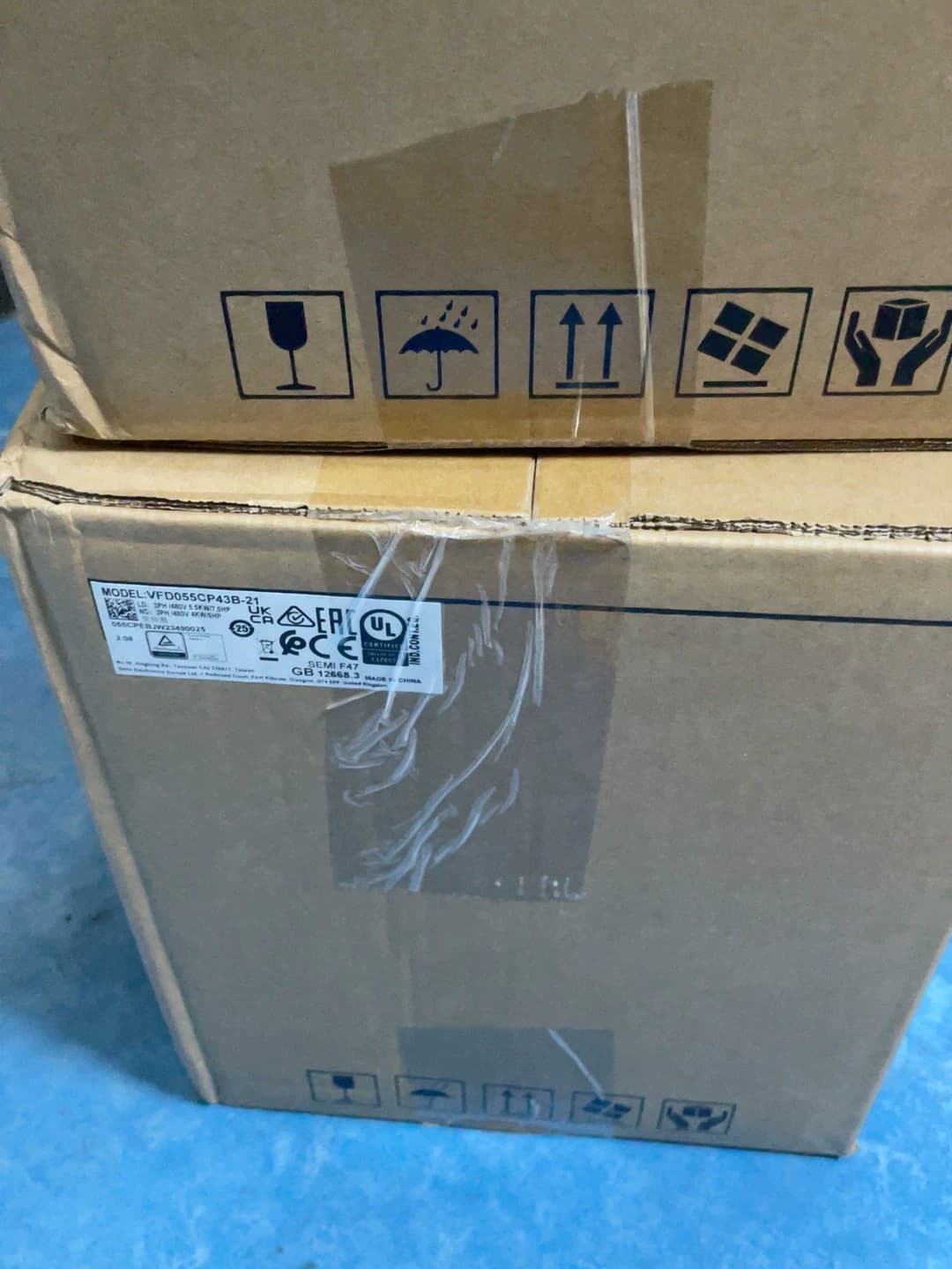 100% helt nye, originale og ægte DeltaVFD055CP43B-21 380V 5,5KW frekvensomformere Drive Servo Motor
