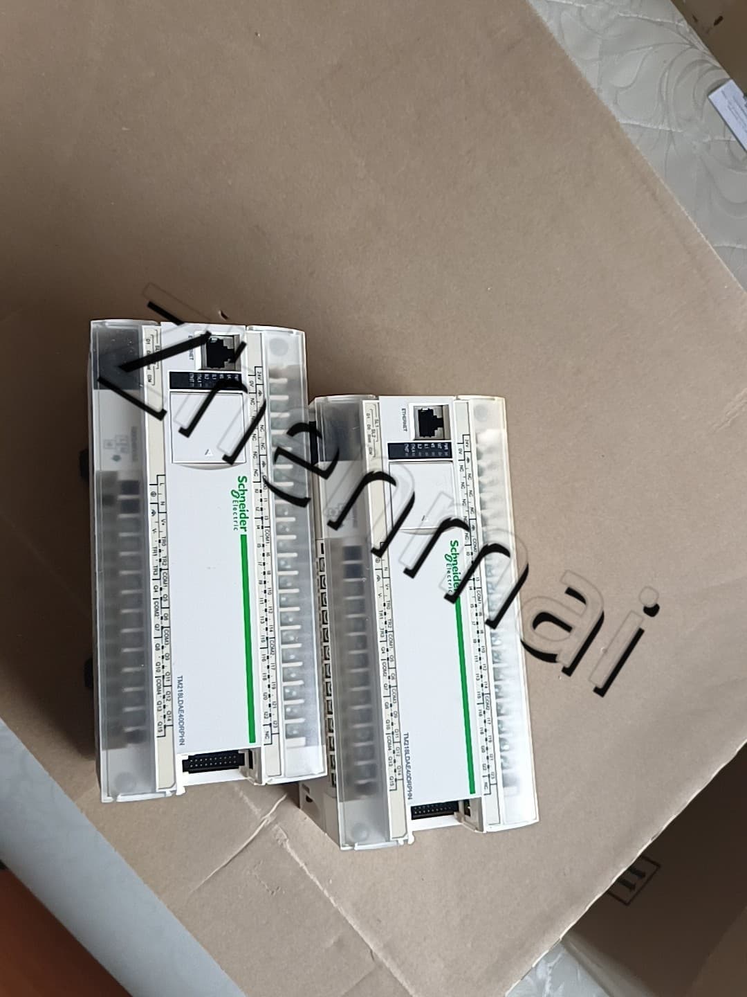 100% helt nye, originale og ægte Schneider TM218LDA40DRPHN Frekvensomformere, afbrydere, kontaktorer, beskyttelsesanordninger