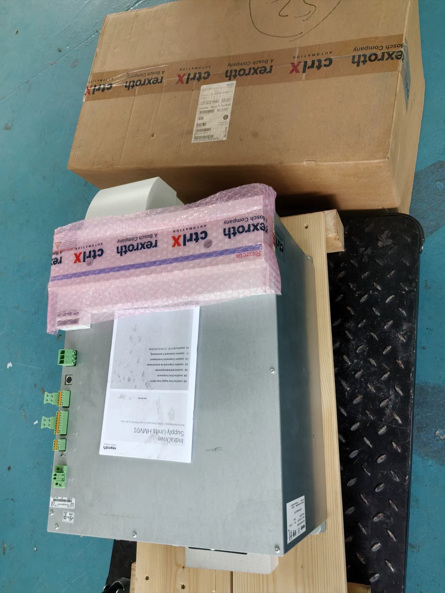 Splinterny original Bosch Rexroth servodrev HMV01.1R-W0120-A-07-NNNN servomotor Hurtig levering