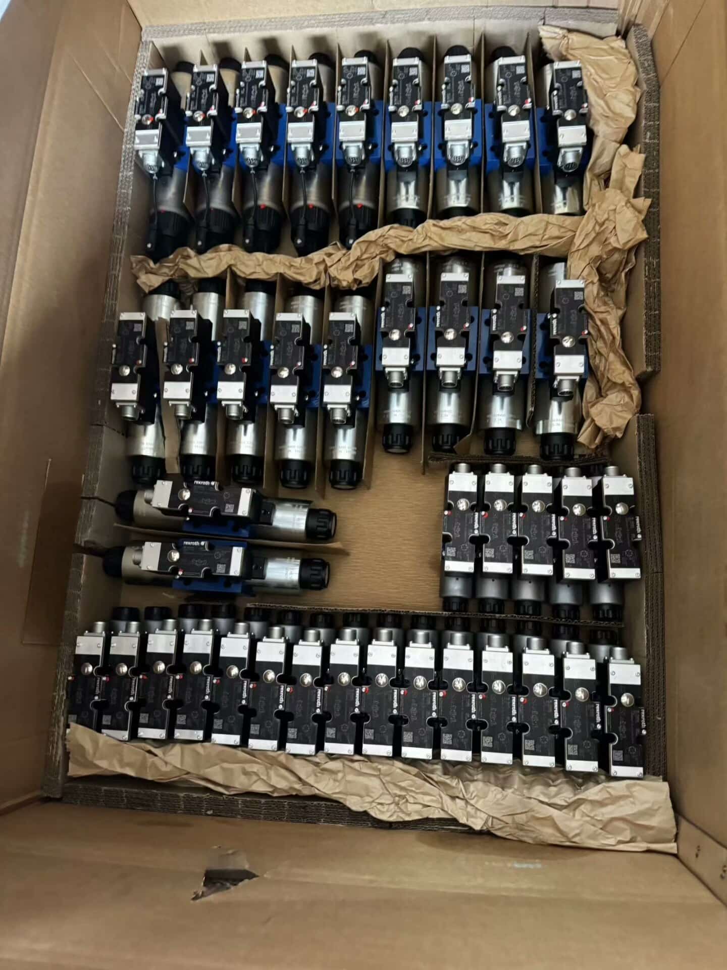 Splinterny original Bosch Rexroth Servo-drev Proportionalventil 3DREME16P-7X/250YG24K31F1V Servomotor Hurtig levering