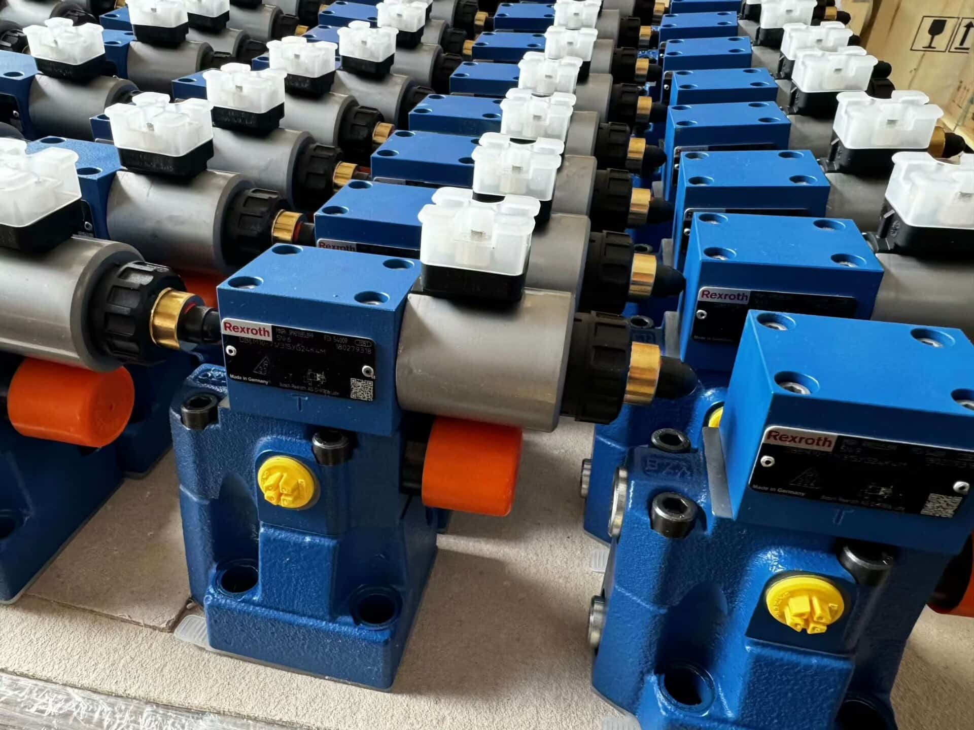 Splinterny original Bosch Rexroth Servo-drev Proportionalventil 4WRAE10W60-2X/G24K31/A1V Servomotor Hurtig levering