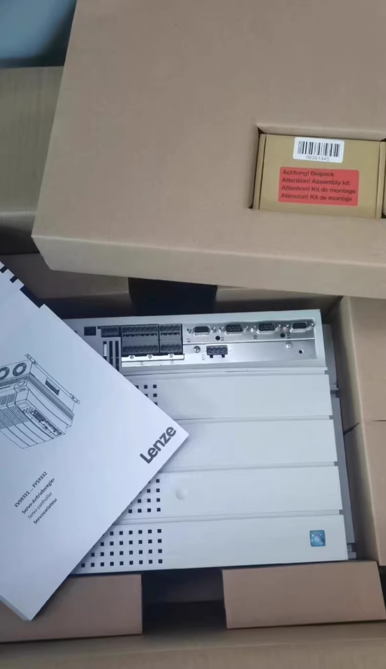 Ægte ny Lenze E82EV113-4C040 Industriel I/O-modul FedEx DHL Hurtig forsendelse