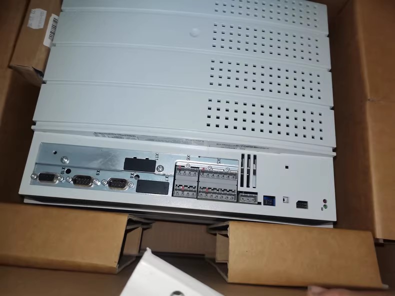 Ægte ny Lenze E82EV223-4B241 Industriel I/O-modul FedEx DHL Hurtig forsendelse